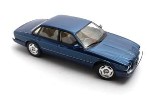 Jaguar XJR X300 (RHD) Antigua Blue Cult Scale Models 1:18 Resinemodell (Türen, Motorhaube... nicht zu öffnen!)